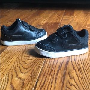 Nike Black Tennis Shoes